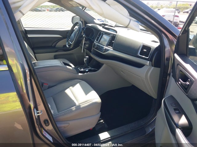 Toyota Highlander Le Plus 2018 5TDZZRFH0JS251047 Image 5