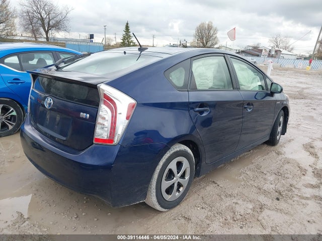 Toyota Prius Four 2015 JTDKN3DU1F1886809 Image 4