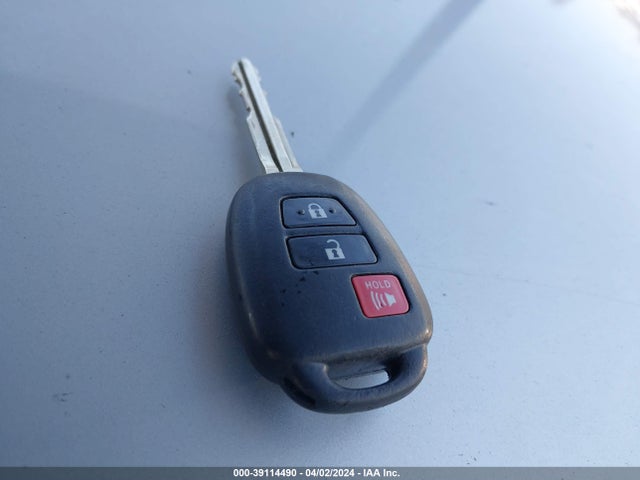 Toyota RAV4 LE 2018 JTMZFREV7JD110486 Image 11