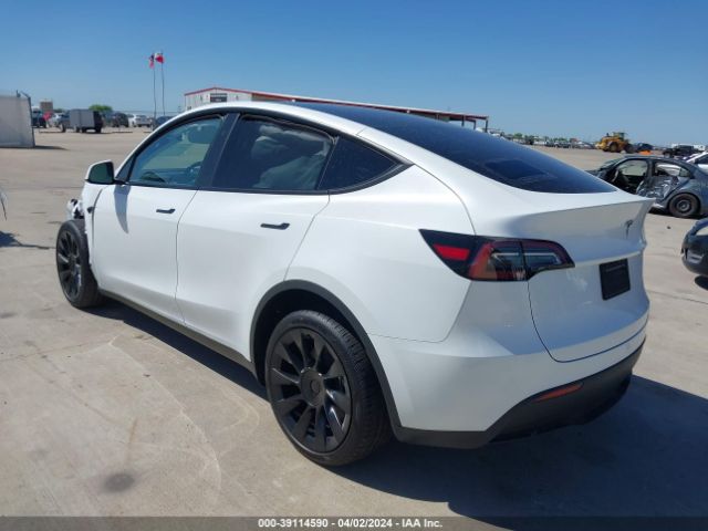 2024 TESLA MODEL Y 7SAYGDEE2RA257735 Photo 2
