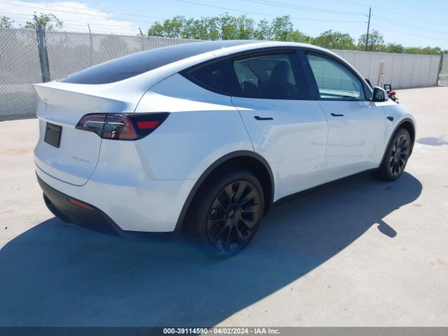 2024 TESLA MODEL Y 7SAYGDEE2RA257735 Photo 3