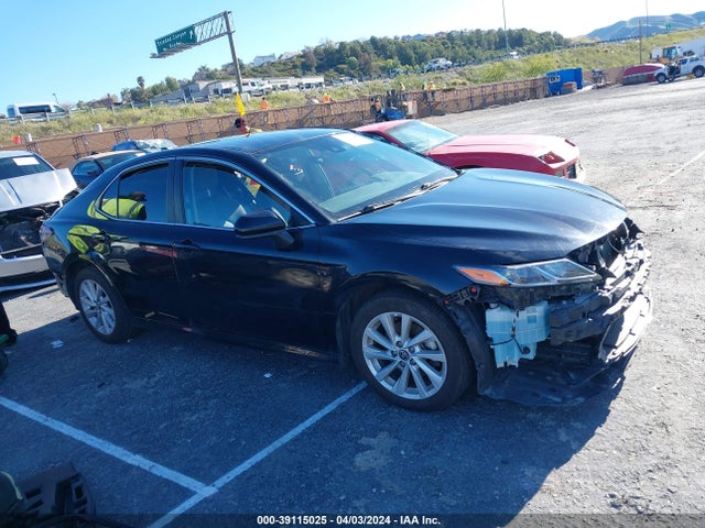 Toyota CAMRY LE 2022 4T1C11AK2NU059952 zdjęcie główne