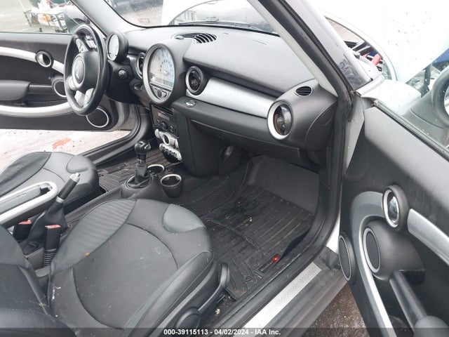 2009 MINI COOPER S WMWMF73529TW84333 Photo 4