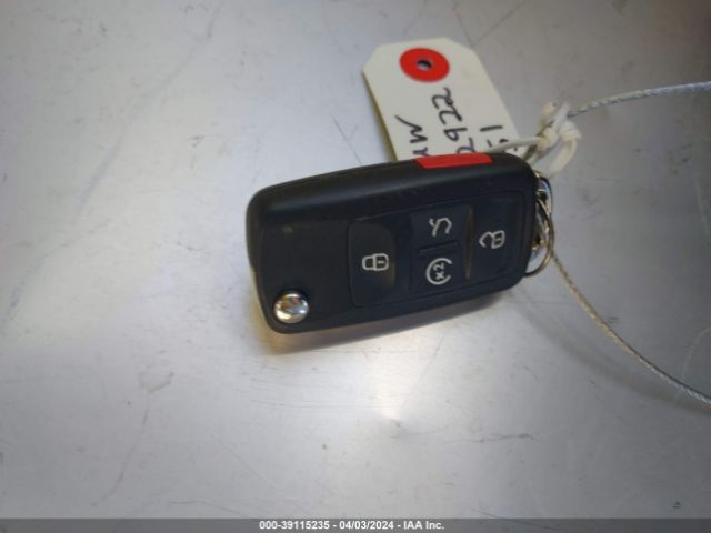 1VWBA7A36JC032956 Volkswagen Passat 2.0t Se