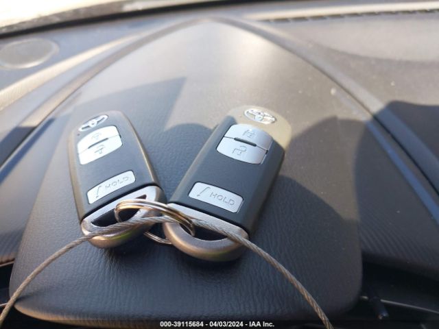 3MYDLBJV0LY700143 Toyota YARIS LE