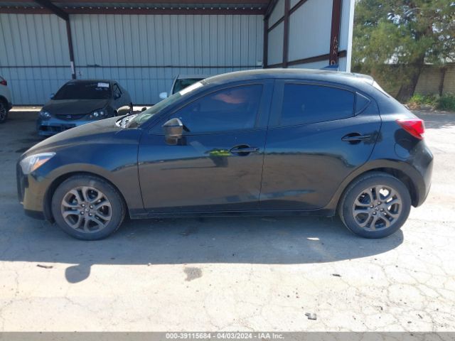3MYDLBJV0LY700143 Toyota YARIS LE
