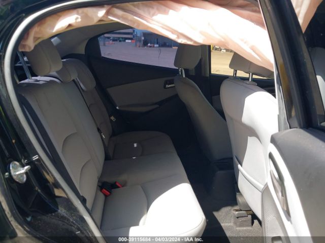 3MYDLBJV0LY700143 Toyota YARIS LE