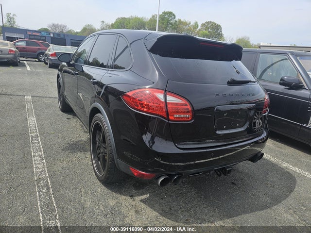 2011 PORSCHE CAYENNE WP1AC2A20BLA82433 Photo 2