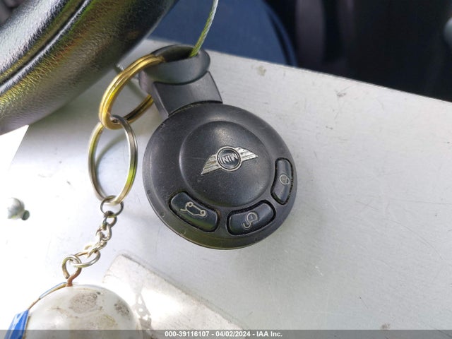 2010 MINI COOPER WMWMF3C53ATZ23174 Photo 10