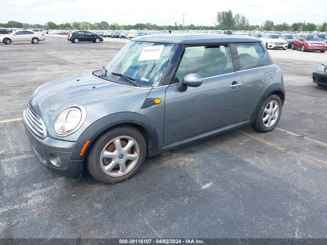 2010 MINI COOPER WMWMF3C53ATZ23174 Photo 1