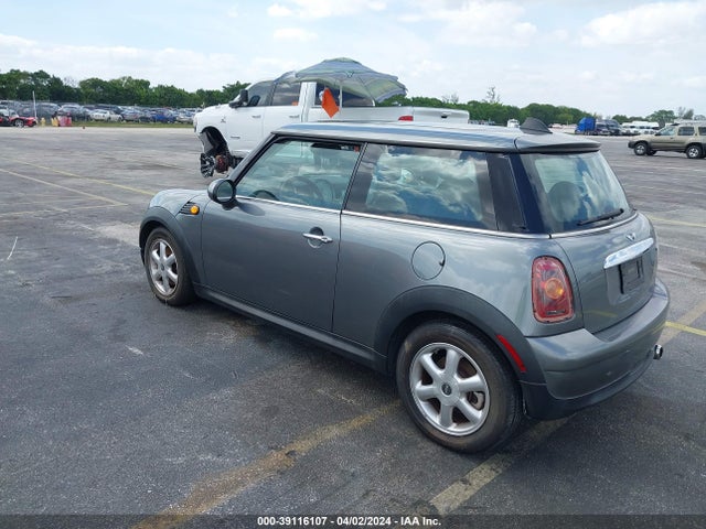 2010 MINI COOPER WMWMF3C53ATZ23174 Photo 2