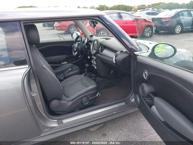 2010 MINI COOPER WMWMF3C53ATZ23174 Photo 4