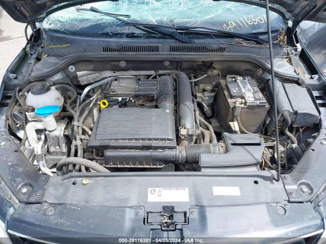 3VWDB7AJ4JM219471 Volkswagen Jetta 1.4t Se/1.4t Wolfsburg Edition
