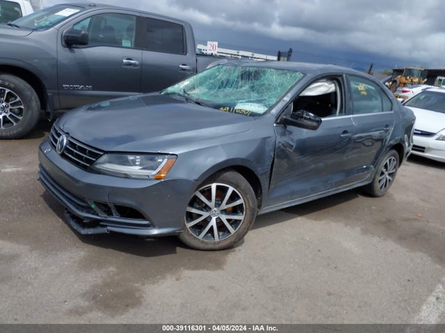3VWDB7AJ4JM219471 Volkswagen Jetta 1.4t Se/1.4t Wolfsburg Edition