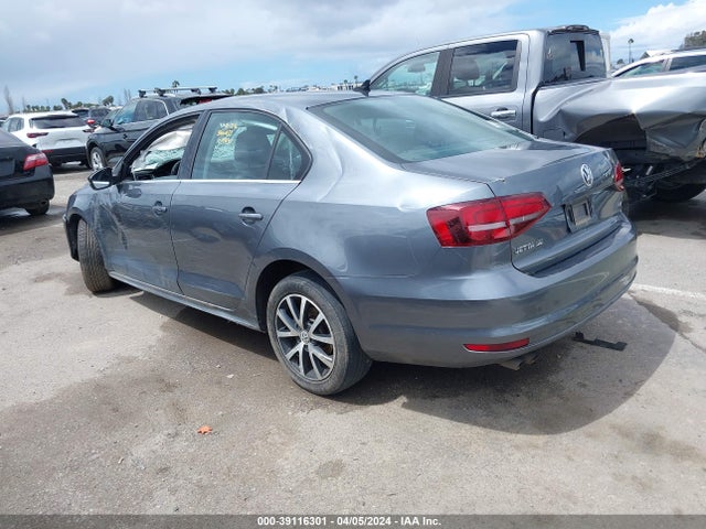 3VWDB7AJ4JM219471 Volkswagen Jetta 1.4t Se/1.4t Wolfsburg Edition