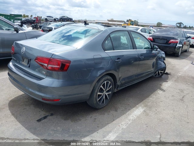 3VWDB7AJ4JM219471 Volkswagen Jetta 1.4t Se/1.4t Wolfsburg Edition