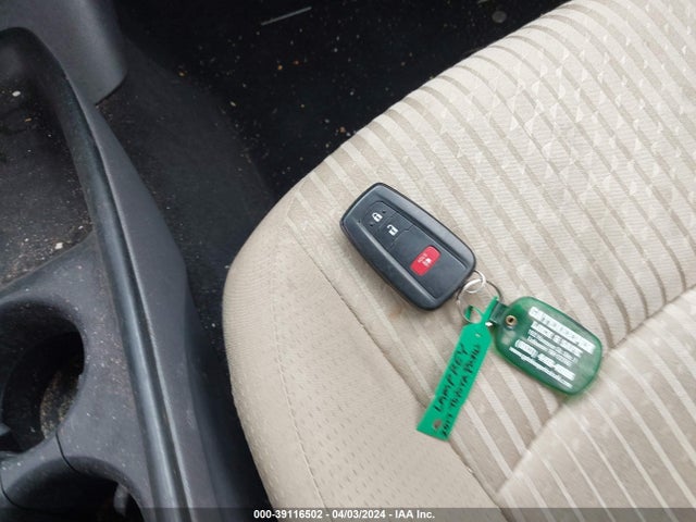 Toyota Prius Two Eco 2017 JTDKARFU6H3038167 Image 11