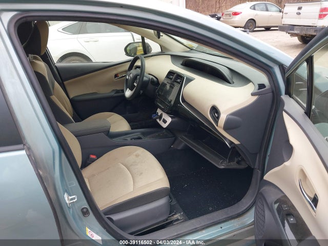 Toyota Prius Two Eco 2017 JTDKARFU6H3038167 Image 5