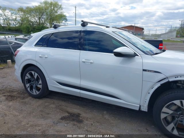 WA1AAAGE6NB005833 Audi E-tron Premium Quattro