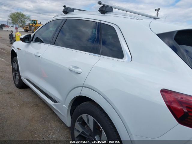 WA1AAAGE6NB005833 Audi E-tron Premium Quattro