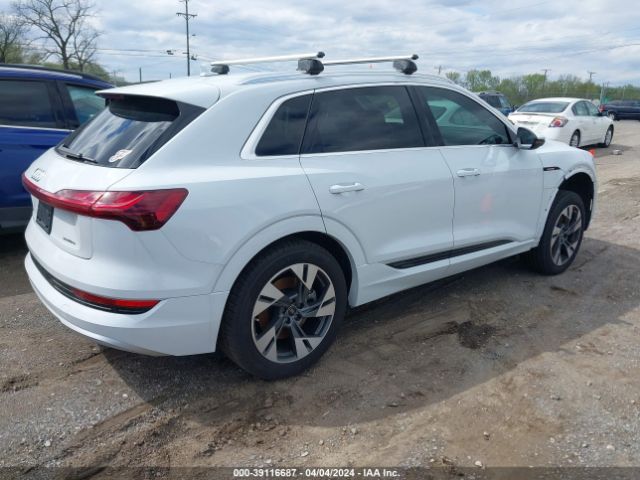 WA1AAAGE6NB005833 Audi E-tron Premium Quattro