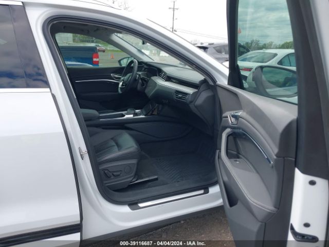 WA1AAAGE6NB005833 Audi E-tron Premium Quattro