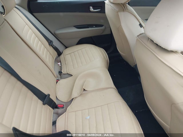 KIA Optima Lx 2017 5XXGT4L32HG164850 Image 8