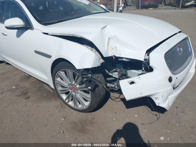 2015 JAGUAR XJ SAJWA2GZ8F8V90192 Photo 5