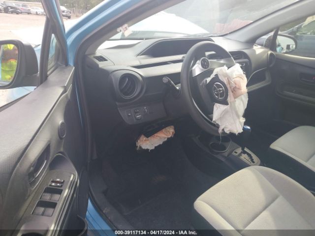 JTDKDTB38G1140033 Toyota Prius C One