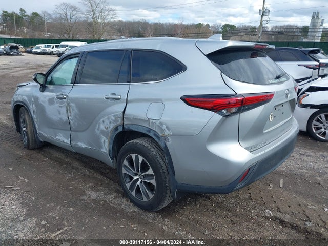 Toyota Highlander Xle 2022 5TDGZRBH2NS563714 Image 3