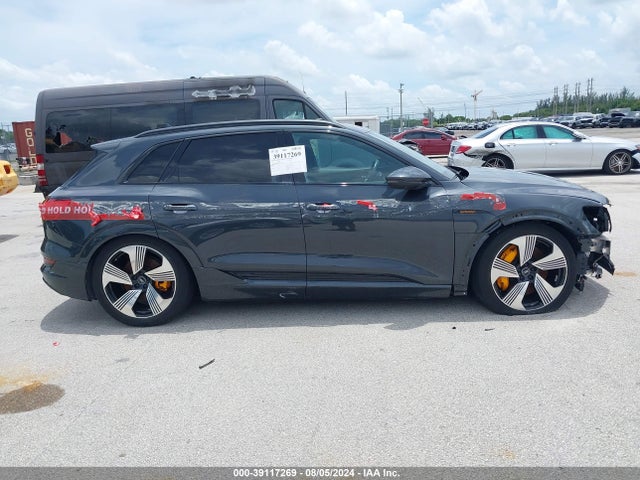 WA1LAAGE3NB010478 Audi E-tron Premium Plus Quattro