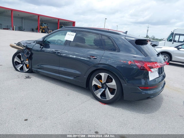 WA1LAAGE3NB010478 Audi E-tron Premium Plus Quattro