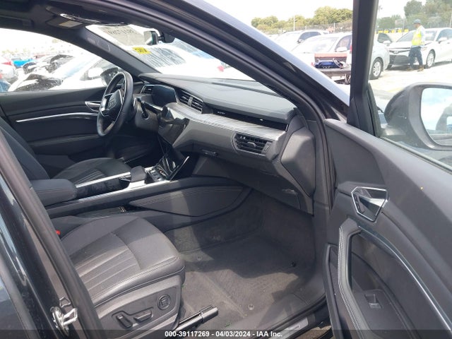 WA1LAAGE3NB010478 Audi E-tron Premium Plus Quattro