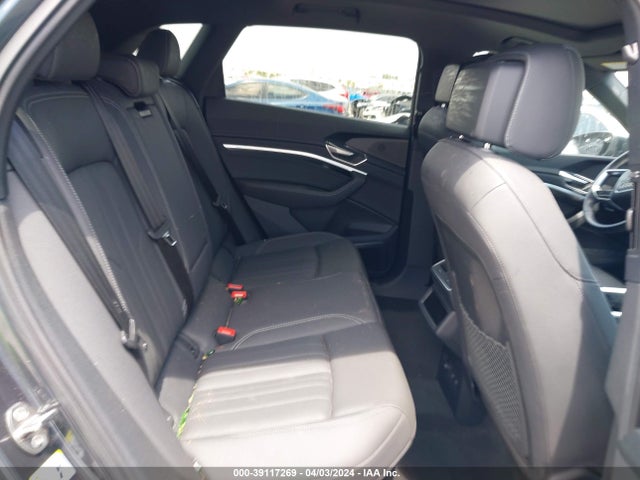 WA1LAAGE3NB010478 Audi E-tron Premium Plus Quattro