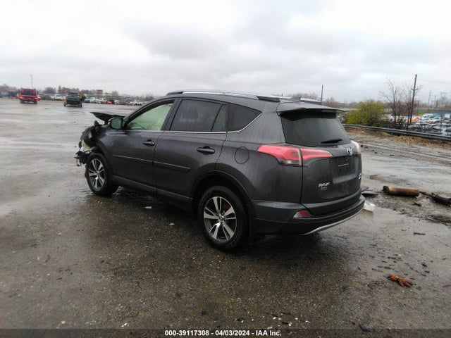 Toyota Rav4 Xle 2018 JTMRFREV8JJ730989 Image 3
