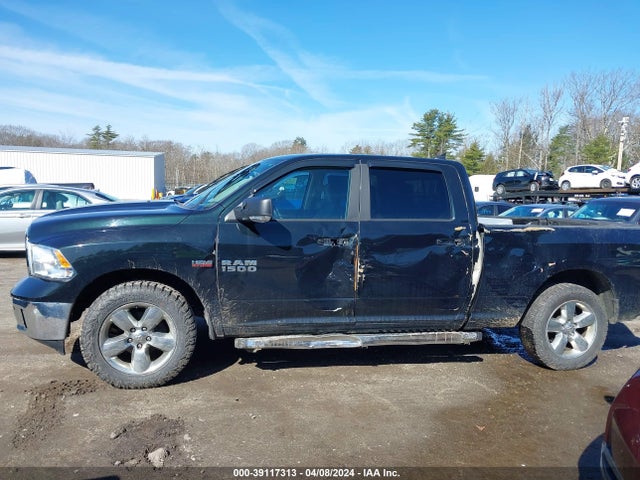 1C6RR7TTXHS822629 RAM 1500 Big Horn  4x4 6'4 Box