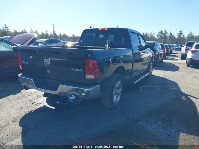 1C6RR7TTXHS822629 RAM 1500 Big Horn  4x4 6'4 Box