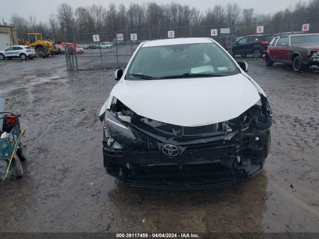 Toyota COROLLA LE 2018 5YFBURHE1JP803442 Image 13