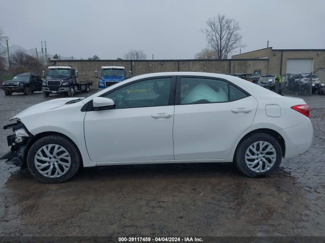 Toyota COROLLA LE 2018 5YFBURHE1JP803442 Image 15