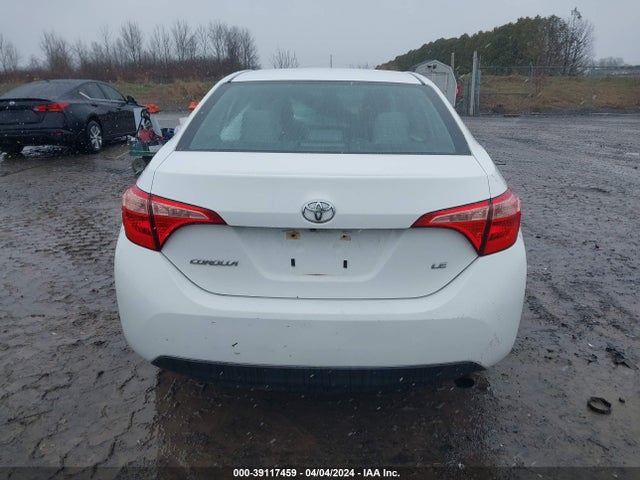 Toyota COROLLA LE 2018 5YFBURHE1JP803442 Image 17