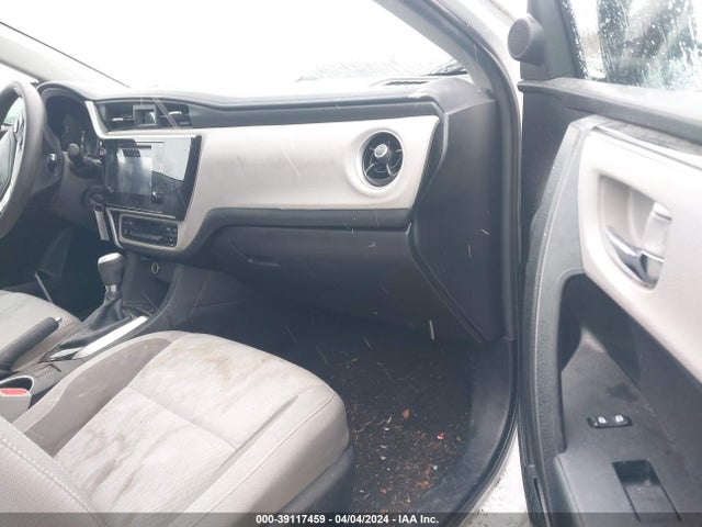 Toyota COROLLA LE 2018 5YFBURHE1JP803442 Image 5