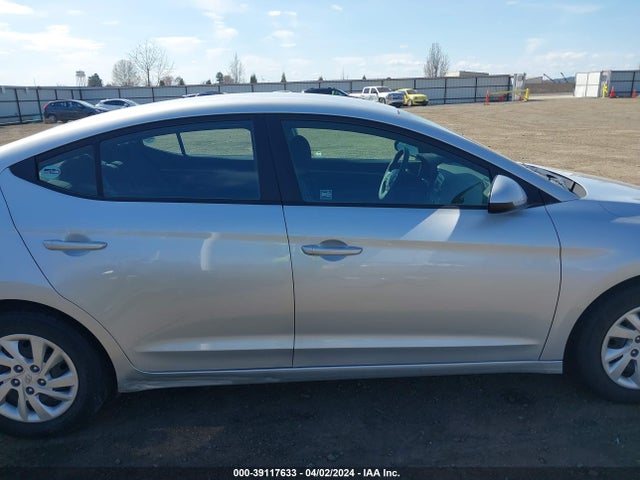 Hyundai ELANTRA SE 2018 5NPD74LF3JH283129 Image 14