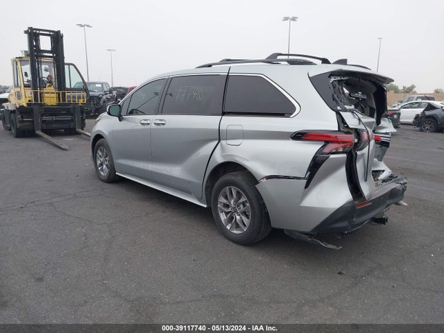 Toyota SIENNA XLE 2021 5TDYSKFC8MS040033 Image 3