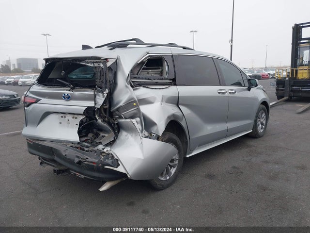 Toyota SIENNA XLE 2021 5TDYSKFC8MS040033 Image 4