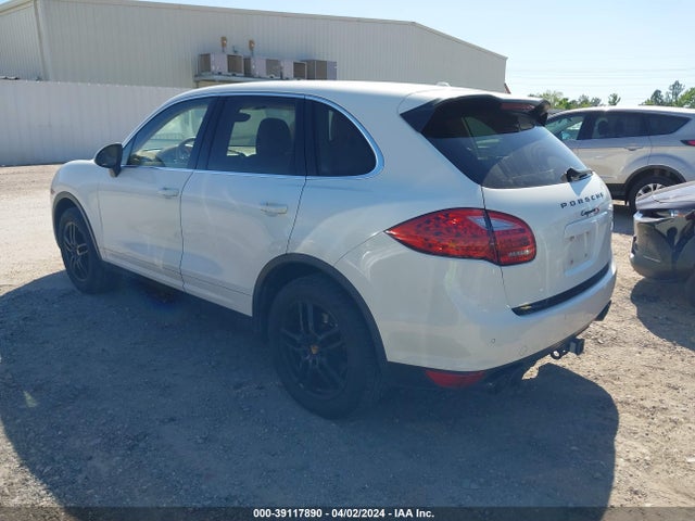 2011 PORSCHE CAYENNE WP1AB2A26BLA42022 Photo 2