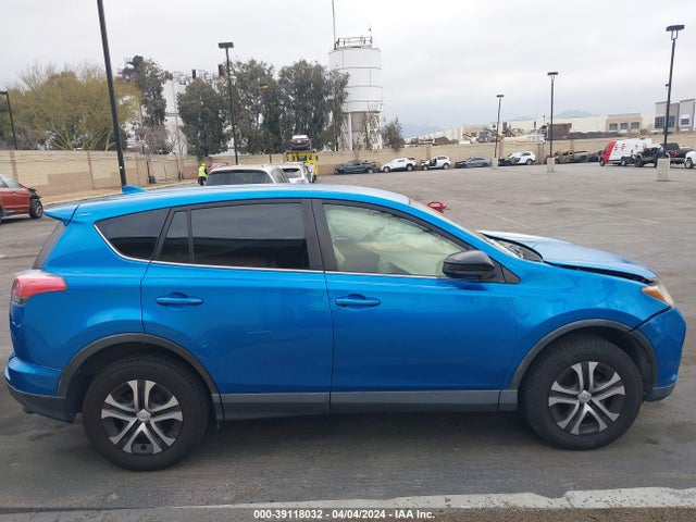 Toyota RAV4 LE 2018 JTMZFREV5JJ183373 Image 14