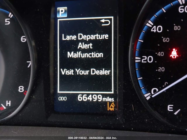 Toyota RAV4 LE 2018 JTMZFREV5JJ183373 Image 16