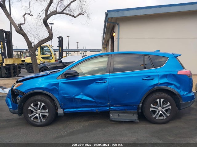 Toyota RAV4 LE 2018 JTMZFREV5JJ183373 Image 12