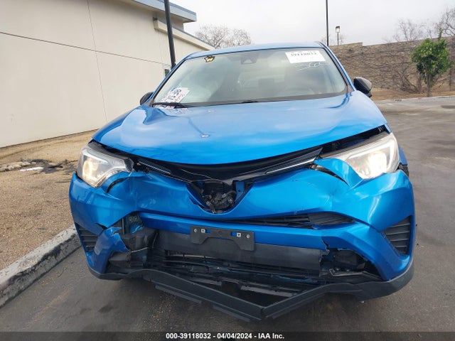 Toyota RAV4 LE 2018 JTMZFREV5JJ183373 Image 6