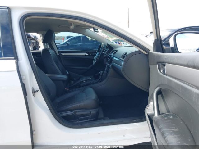 1VWAT7A35FC012551 Volkswagen Passat 1.8t Wolfsburg Edition